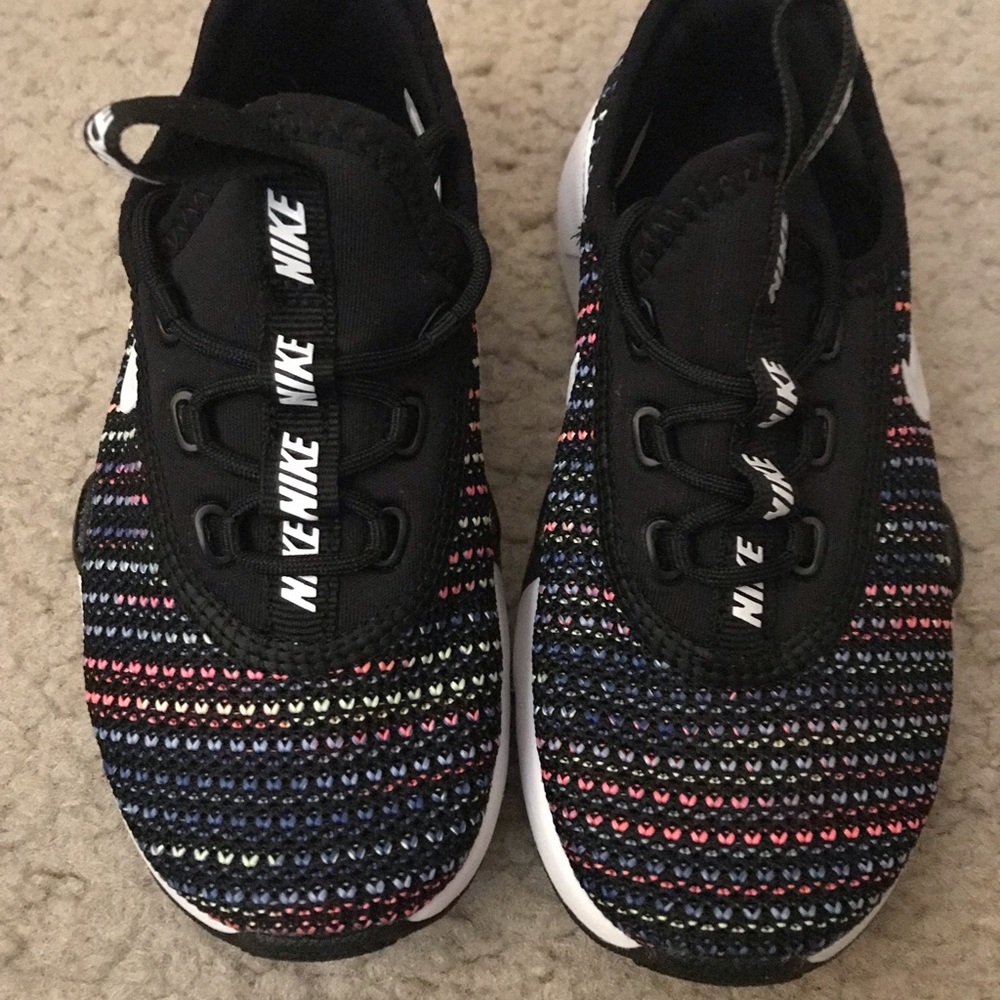 NWOB Girls Nike Sneakers Size 11